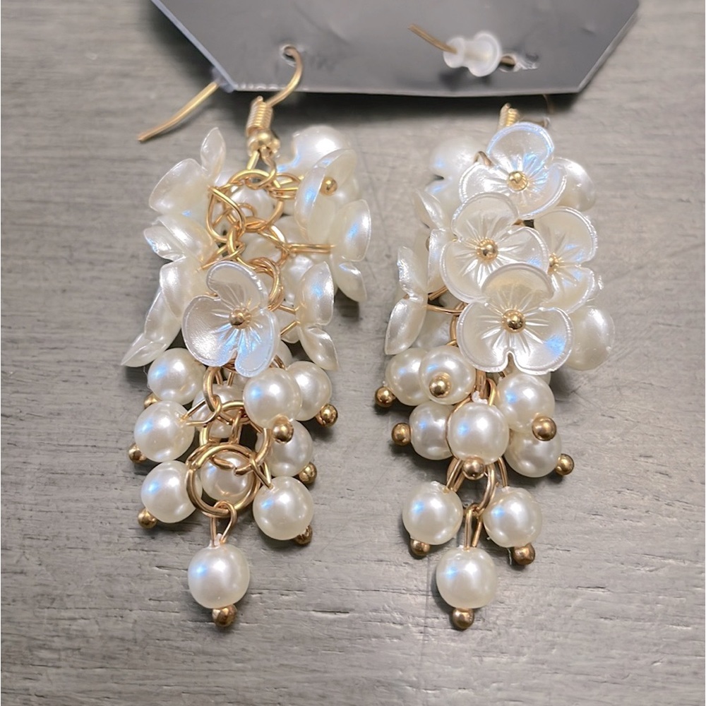 Stunning pearl grape earrings